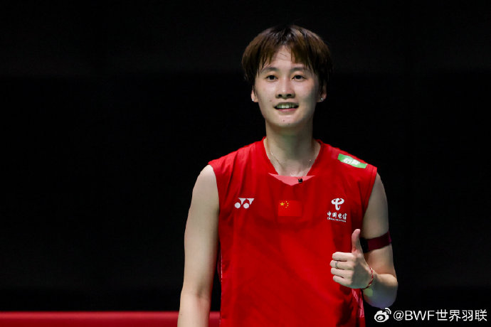 展现出他无 展现出他无