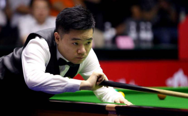 近日她在采 近日她在采